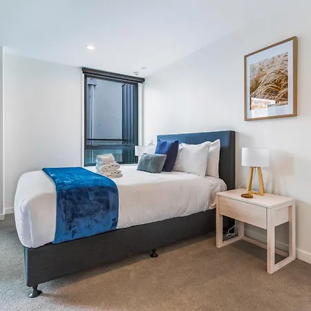 Stylish Apt With Balcony And Full Amenities